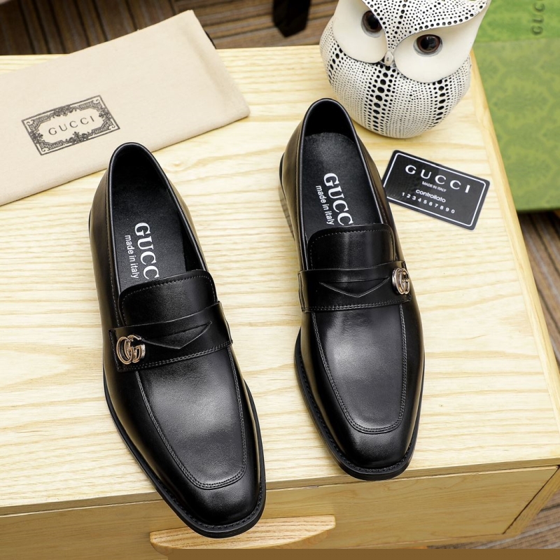 G*u*i leather shoes